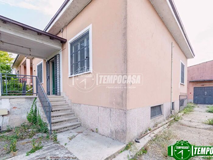 Case in Vendita e in Affitto - 2