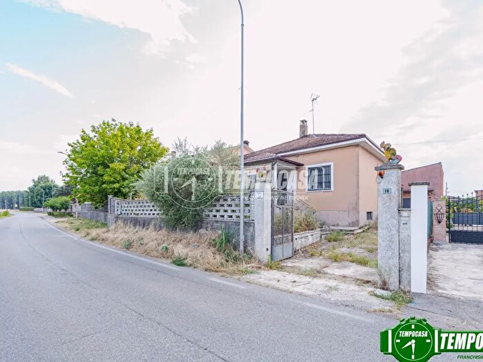 Casa con 5 locali in vendita in Via Filighera, Vistarino
