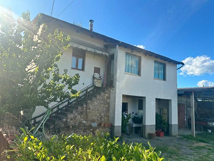 Casa con 8 locali in vendita in Arezzo