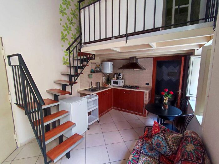 Appartamento monolocale in affitto in Tribunali, Napoli