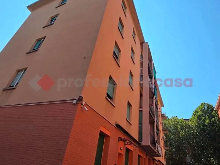 Appartamento trilocale in vendita in Via San Donato, Bologna