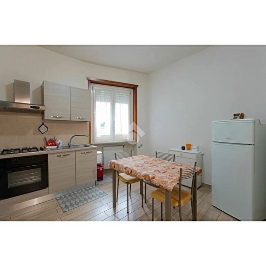 Appartamento bilocale in vendita in Via Genova, Piacenza