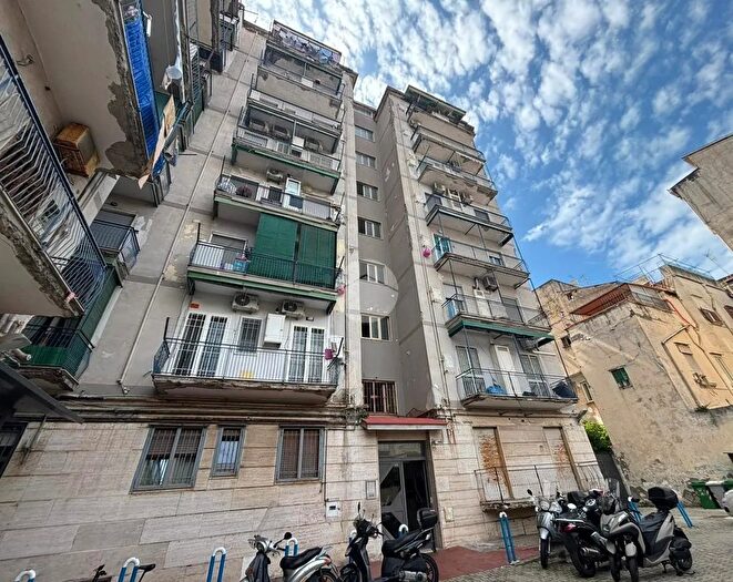 Appartamento trilocale in vendita in Vicoletto Tarallo, Napoli