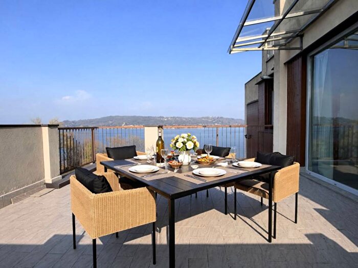 Appartamento bilocale in affitto in Via Cristoforo Colombo, Dormelletto