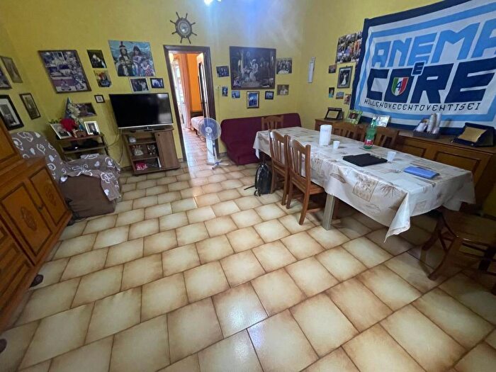 Appartamento bilocale in affitto in Via Diomede Carafa, Bagnoli, Napoli