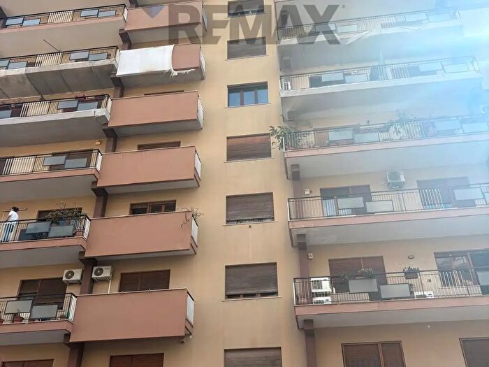 Appartamento con 8 locali in vendita in Via delle Alpi, Palermo