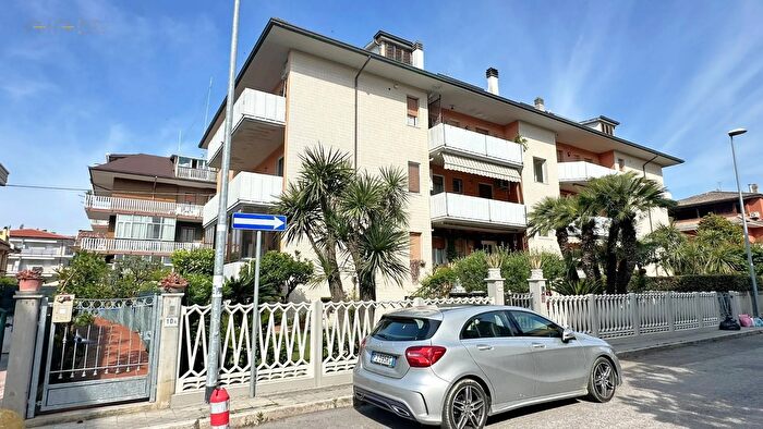 Appartamento con 5 locali in vendita in Via Cola di Rienzo c, San Benedetto Del Tronto