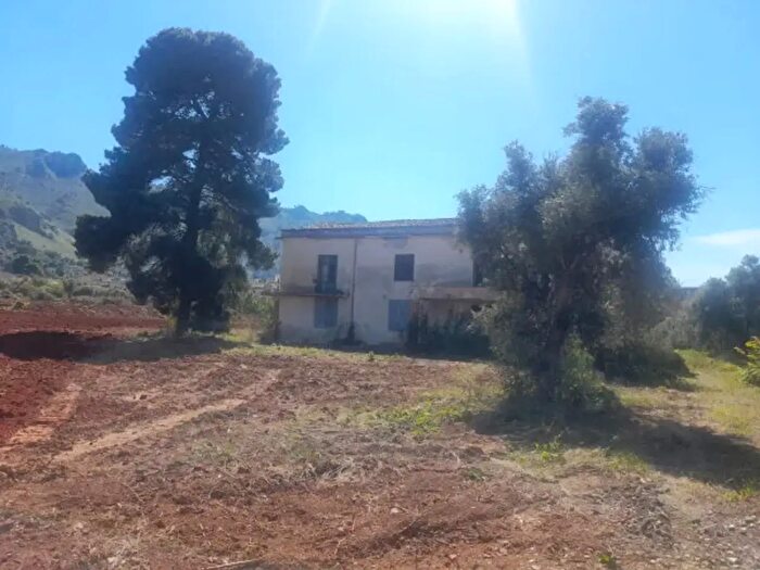 Casa in vendita in Via Santa Maria di Gesù, Palermo