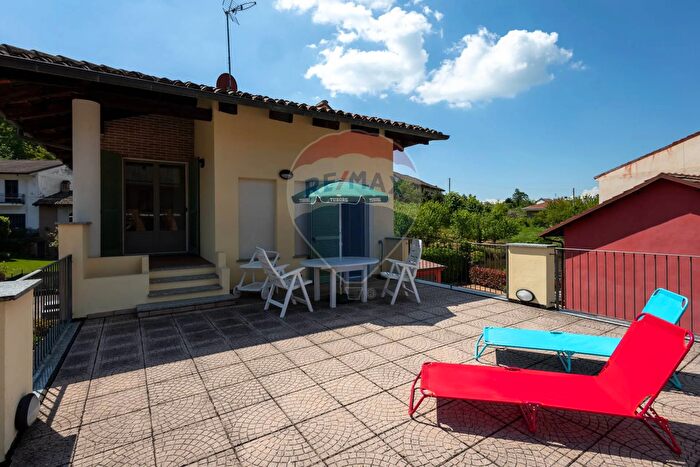 Casa con 5 locali in vendita in Via Roma, Baldissero DAlba