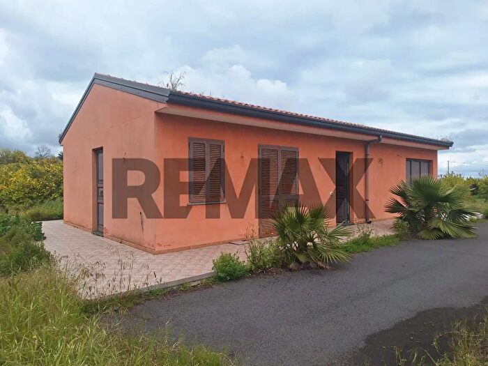 Casa trilocale in affitto in Aci Sant'Antonio