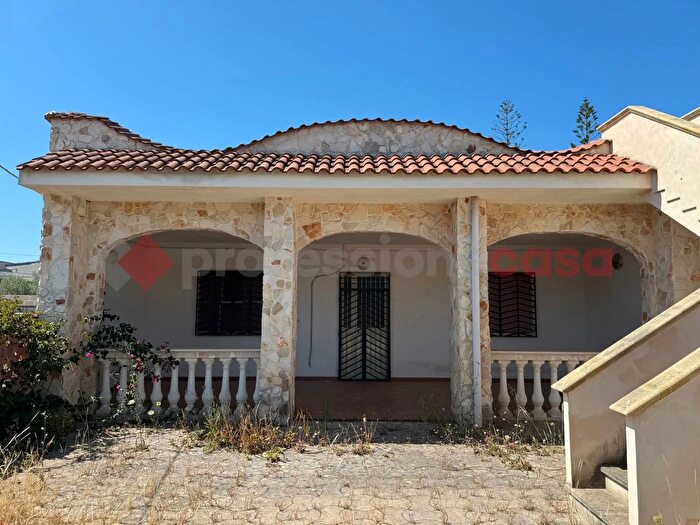 Casa quadrilocale in vendita in Via XIII Traversa Chidro di Specchiarica Snc, Manduria