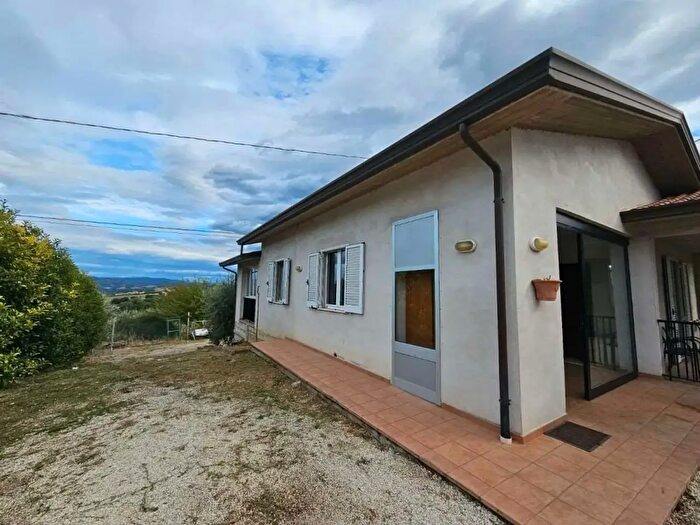 Casa quadrilocale in vendita in Strada Marscianese, Marsciano