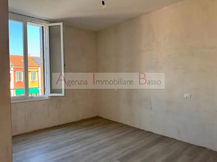 Appartamento trilocale in vendita in Via Maggiore, Battaglia Terme