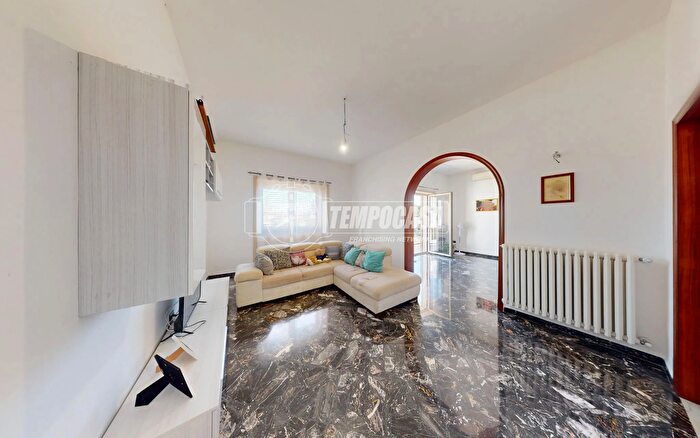 Appartamento con 6 locali in vendita in Largo Pozze, Carpignano Salentino