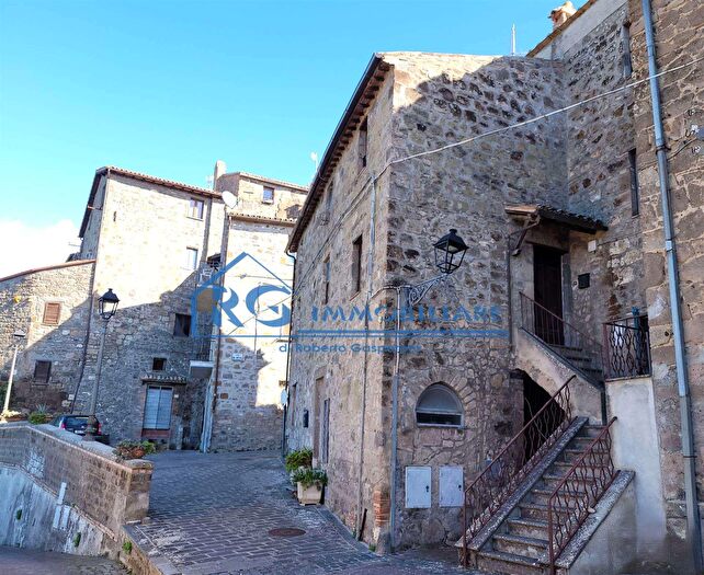 Appartamento quadrilocale in vendita in PZza SSilvestro, Castiglione In Teverina