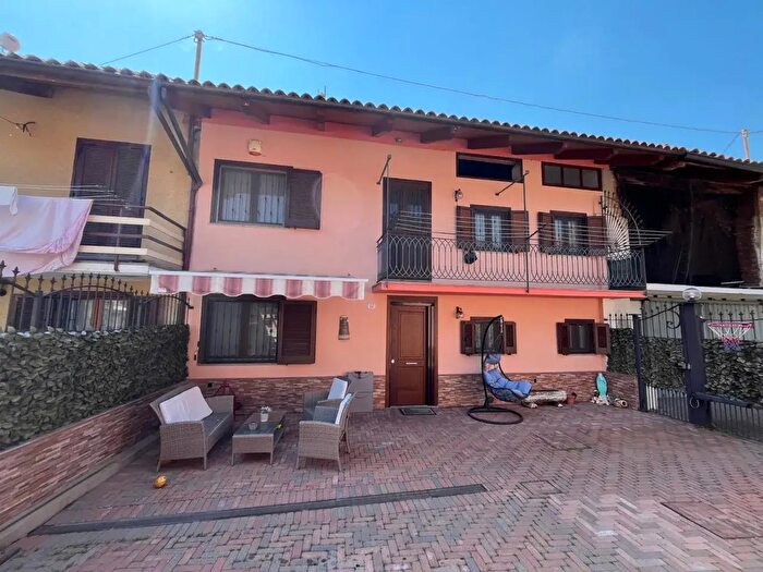 Casa quadrilocale in vendita in Via Renzo Scognamiglio, Rivarolo Canavese