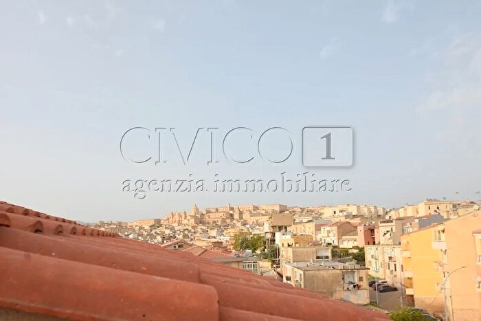 Appartamento con 6 locali in vendita in Via Salvemini, Noto