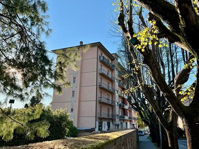 Appartamento con 7 locali in vendita in Pietrasanta