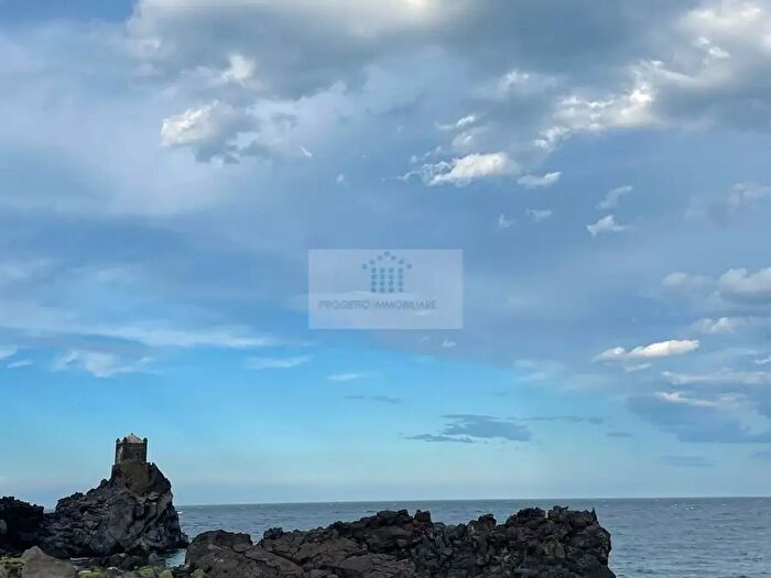 Casa con 9 locali in vendita in Via Ariazzi, Acireale