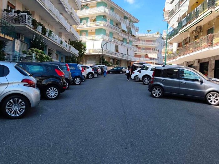 Appartamento trilocale in affitto in Viale del Poggio di Capodimonte, Colli Aminei Capodimonte, Napoli