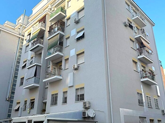Appartamento trilocale in vendita in Via Montefalco, Furio Camillo, Roma