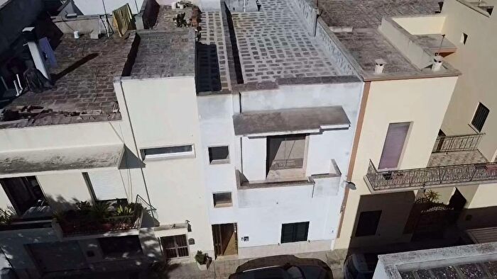 Casa con 14 locali in vendita in Via Marsala, Casarano