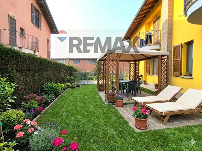 Appartamento bilocale in vendita in Via dei Cacciatori, Castello Di Brianza