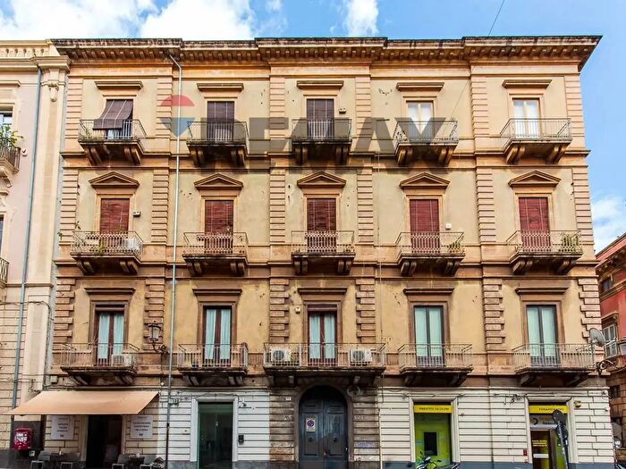 Appartamento bilocale in vendita in Via Etnea, Catania