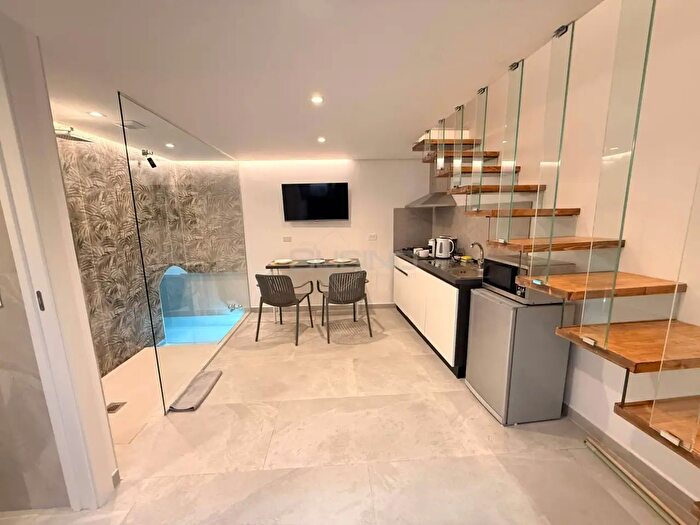 Appartamento bilocale in vendita in Via Albania, Siracusa