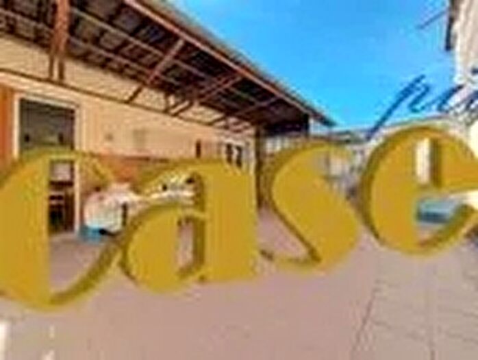 Casa con 10 locali in vendita in Camaiore