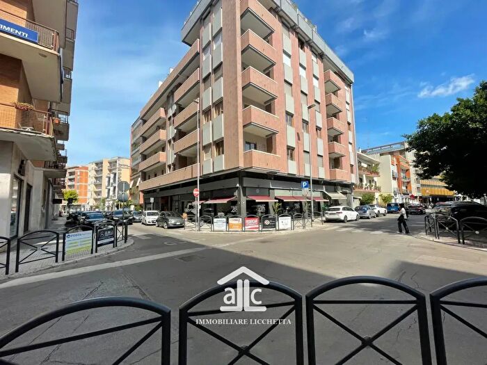 Appartamento con 5 locali in vendita in Via Zanardelli, Lecce