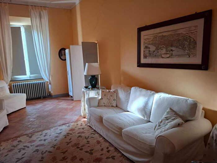 Appartamento trilocale in affitto in Piazza Della Repubblica SNC, Centro Storico, Jesi