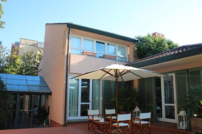 Casa con 9 locali in vendita in Ponsacco