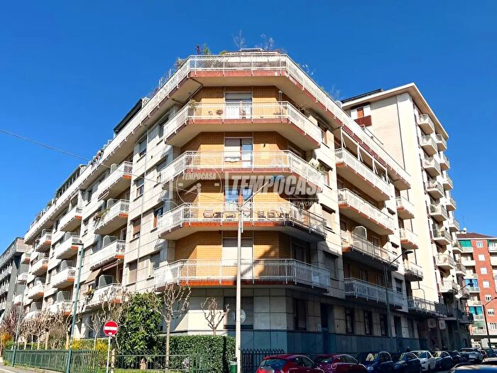 Appartamento trilocale in vendita in Via Rovereto, Torino