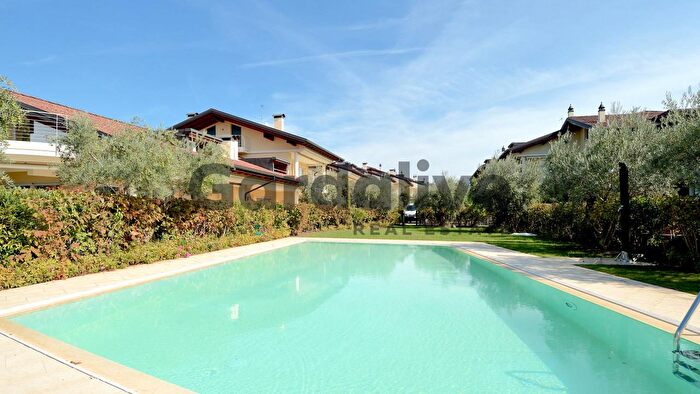 Appartamento quadrilocale in vendita in Via Benaco E, Sirmione