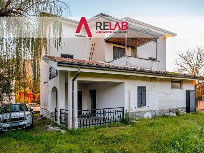 Casa con 8 locali in vendita in Strada Provinciale Leuciana, Pico