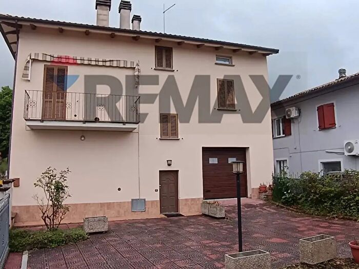 Casa con 8 locali in vendita in Frazione Rigali, Gualdo Tadino