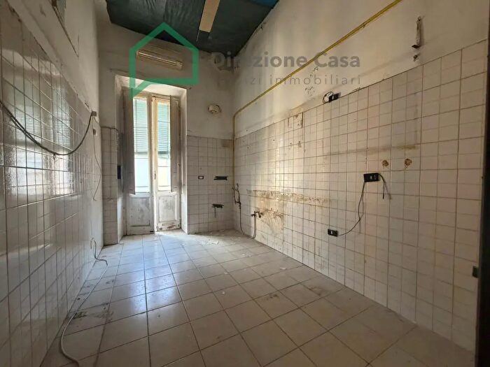 Appartamento trilocale in vendita in Via Milano, Napoli
