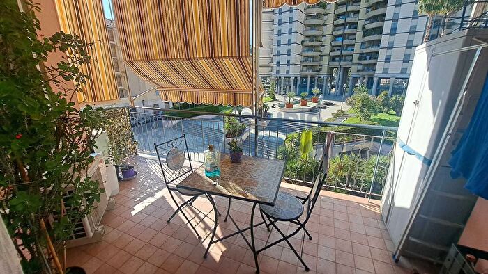 Appartamento trilocale in vendita in Via Colombo, Taggia