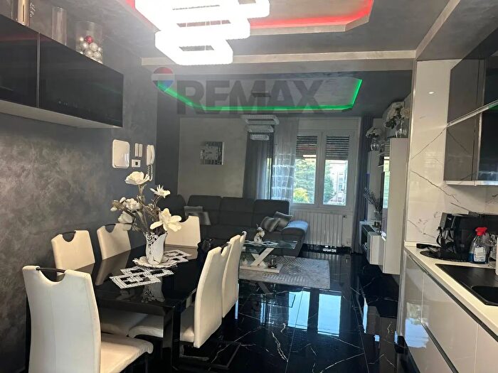 Appartamento trilocale in vendita in Via Padre Reginaldo Giuliani, Legnano
