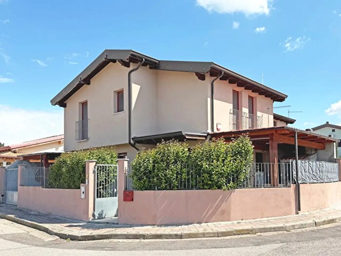 Casa con 5 locali in vendita in Sanluri