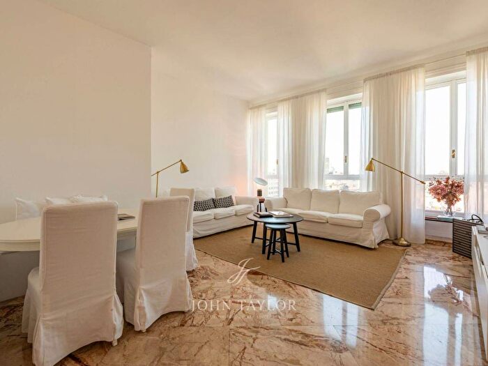 Appartamento con 5 locali in affitto in Via Giuseppe Parini, Porta Nuova, Milano