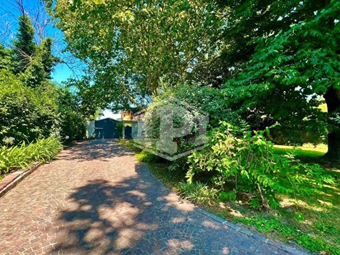 Casa con 8 locali in vendita in Via Monteruscello S, Pozzuoli