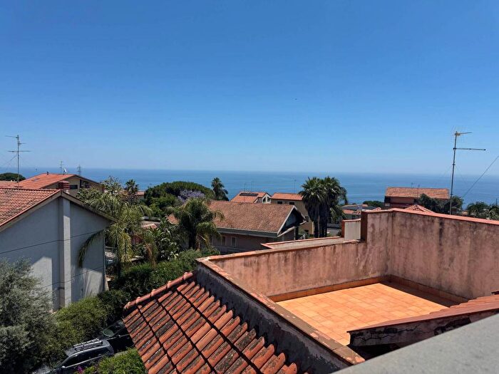 Casa con 6 locali in affitto in Via Oliva S Mauro, Nizzeti, Aci Catena