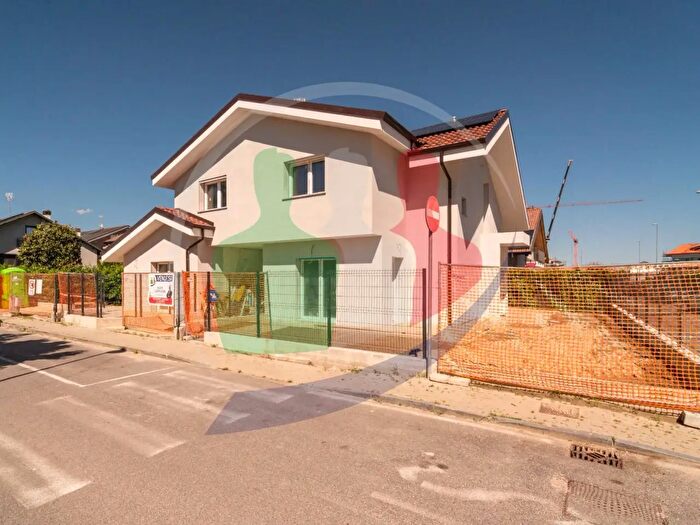 Casa con 5 locali in vendita in Via XXIV Maggio Snc, Vinovo
