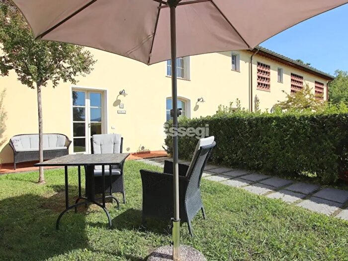Casa bilocale in vendita in Via Piana, Lucca