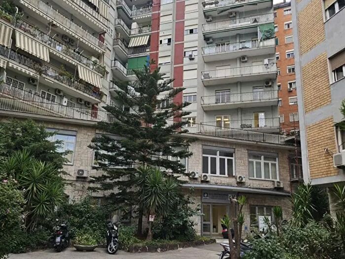 Appartamento con 5 locali in affitto in Corso Amedeo di Savoia, Napoli