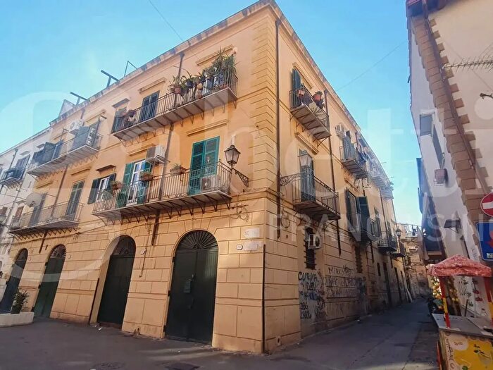 Appartamento bilocale in vendita in Piazza San Gregorio, Palermo