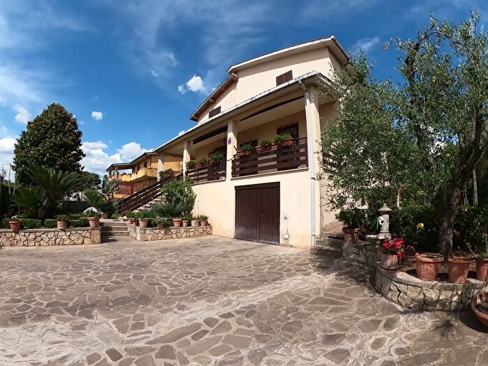 Casa con 6 locali in vendita in Via Catalani, Zagarolo