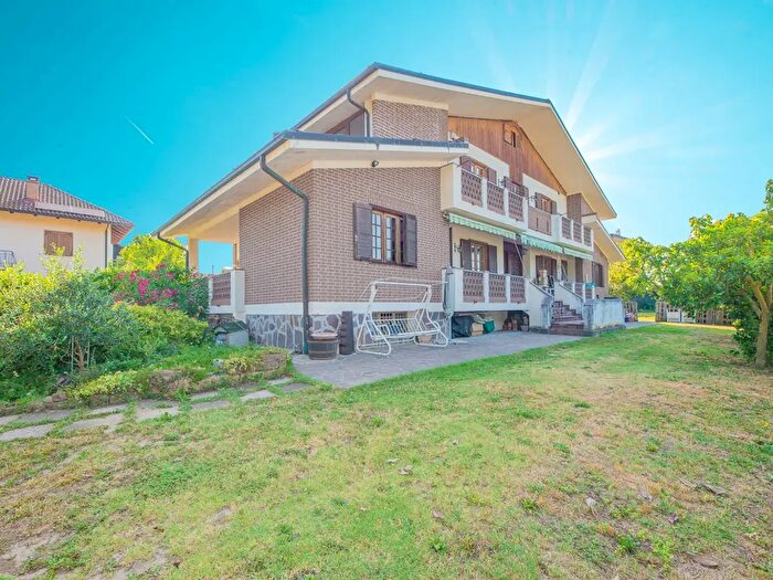 Casa con 15 locali in vendita in Via Tetto, Reano
